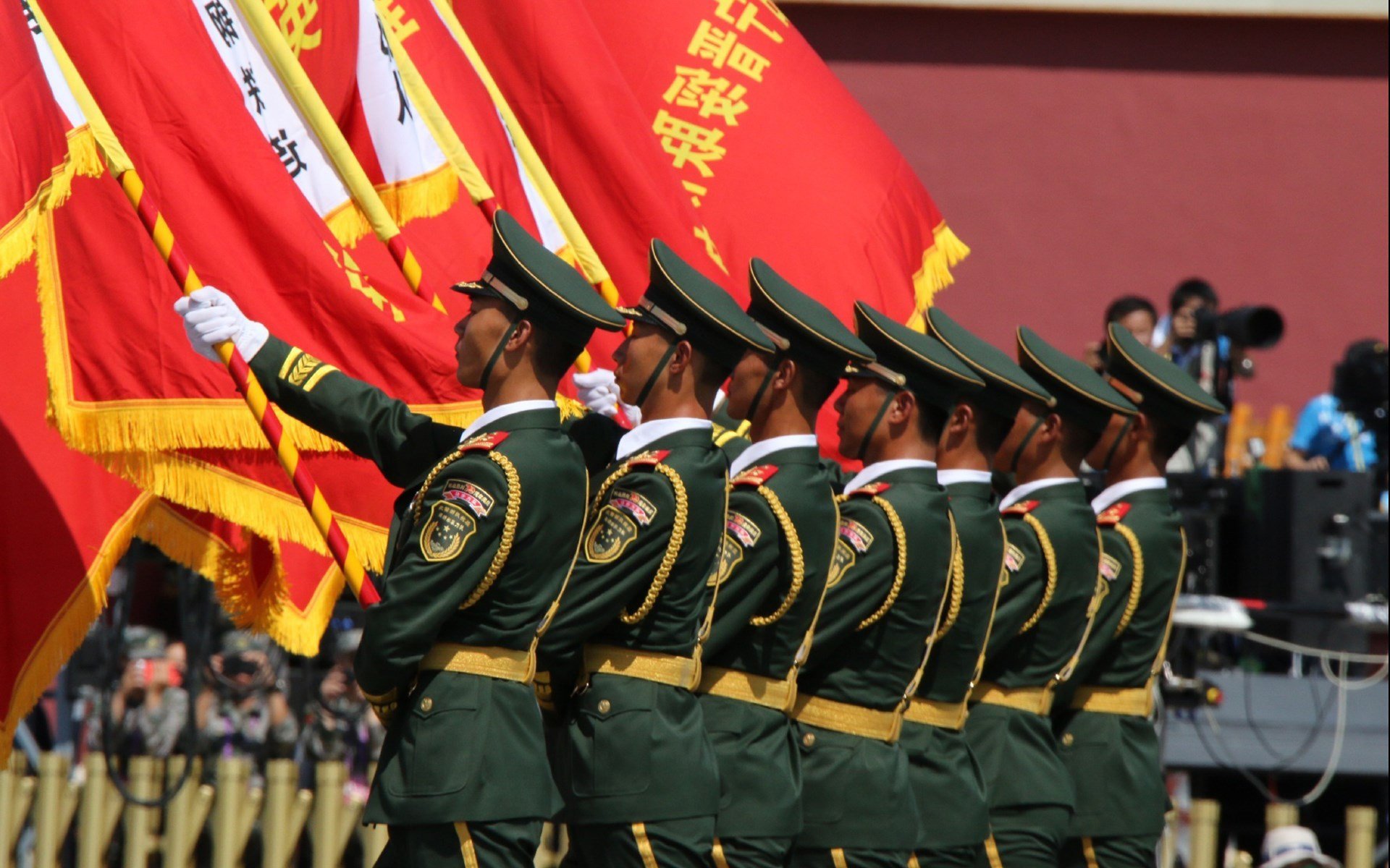 足球场馆智能安检系统上线，提升安全保障，智能足球场设备采购