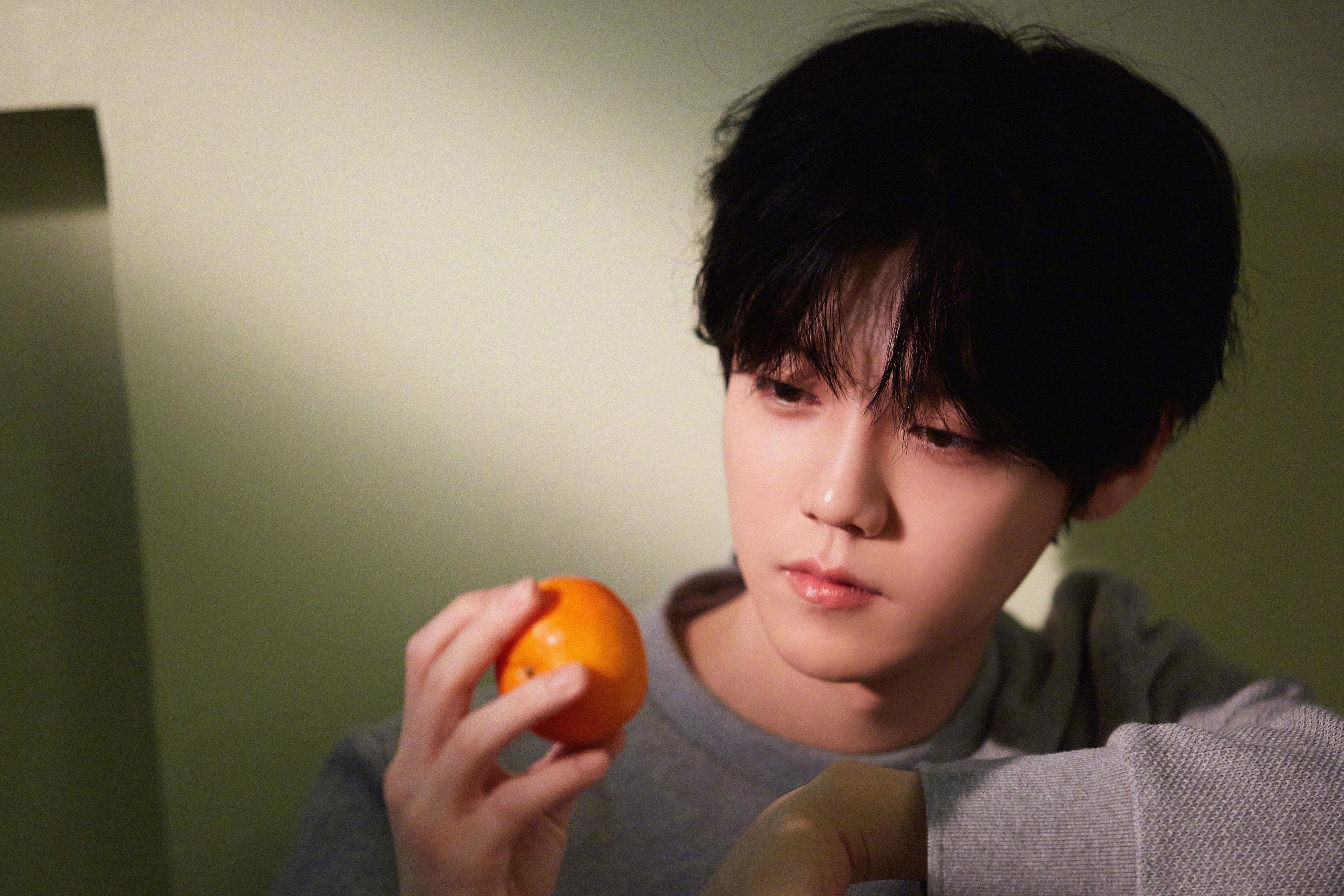 爱游戏体育-年轻新秀挑战老将，带来不一样的精彩，最年轻的新秀