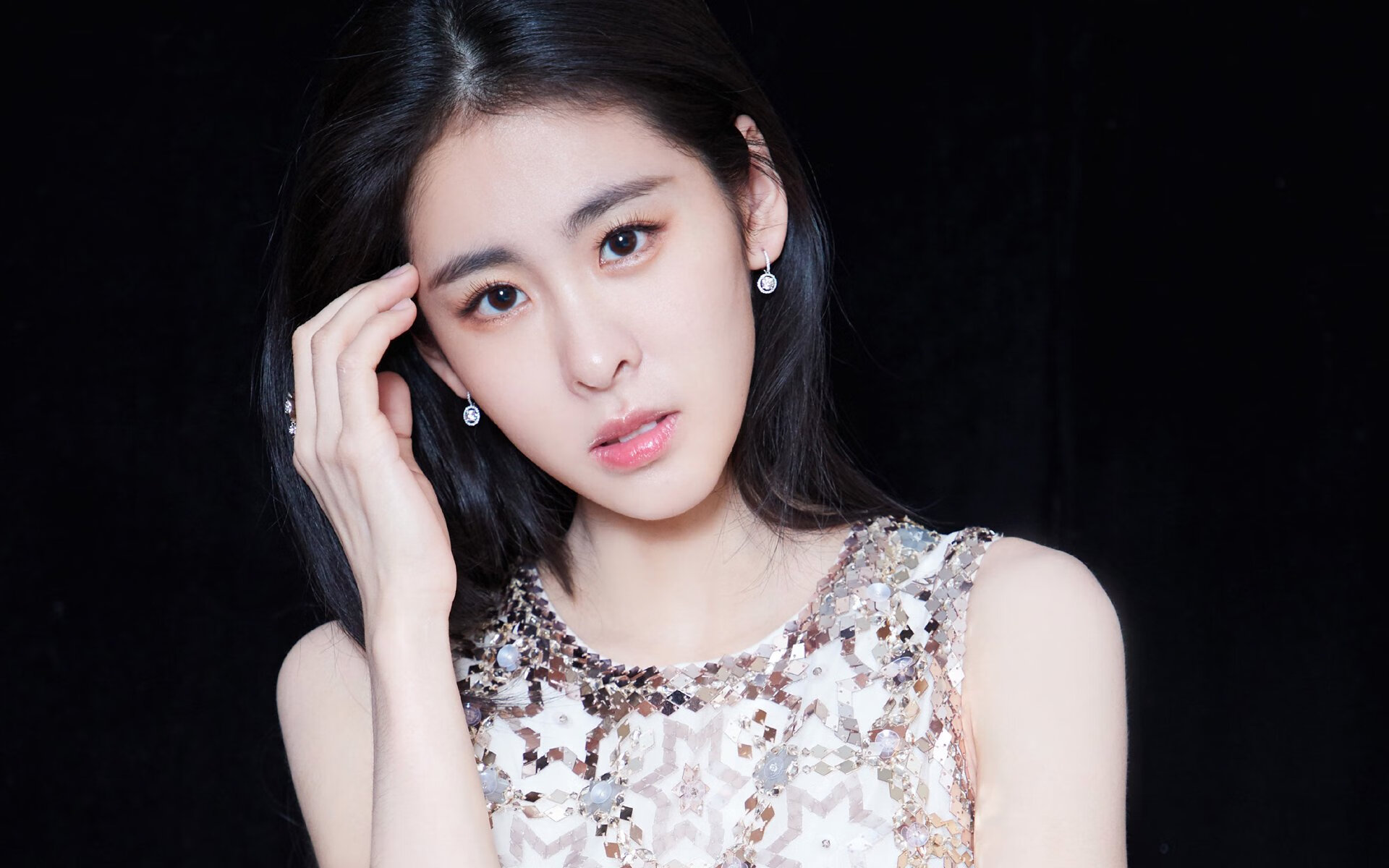 爱游戏体育官方网站-中国男篮提升篮板球控制力，中国篮板高度