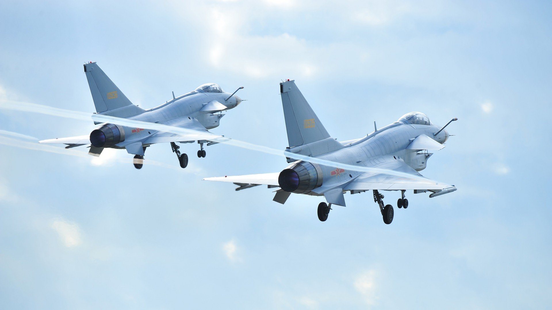 体育新闻中心发布体育记者数字工具包，体育记者连续拍下的一组照片